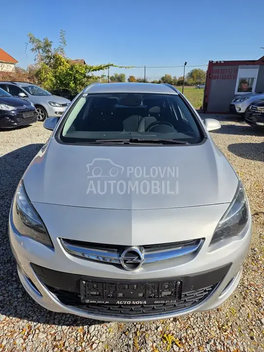 Opel Astra J 2013 photo 2