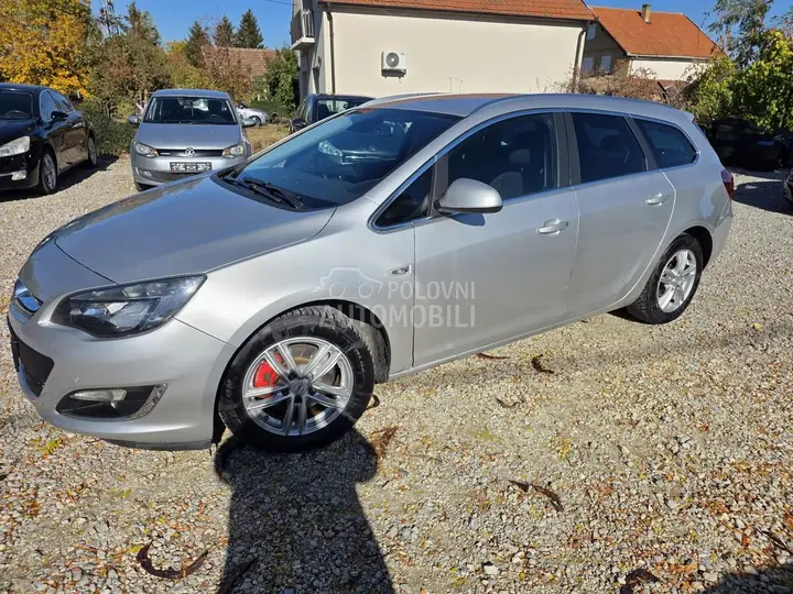 Opel Astra J 2013 photo 5
