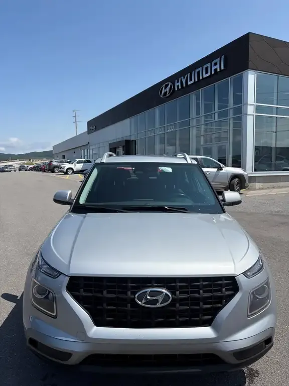 Hyundai Venue 2023 photo 2