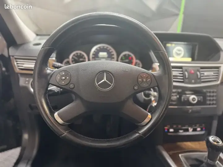 Mercedes-Benz E-Class 2010 photo 5
