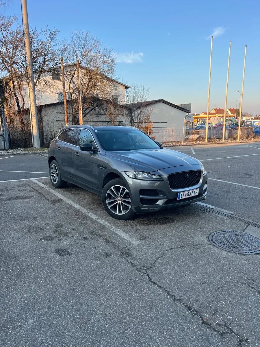 Jaguar F-Pace 2016 photo 2
