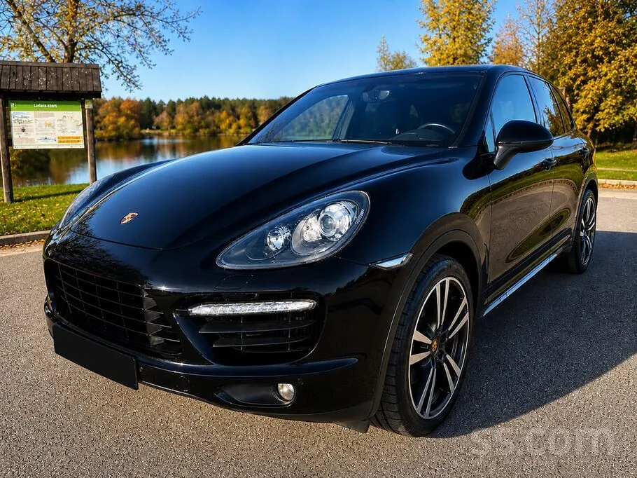 Porsche Cayenne 2012 photo 2