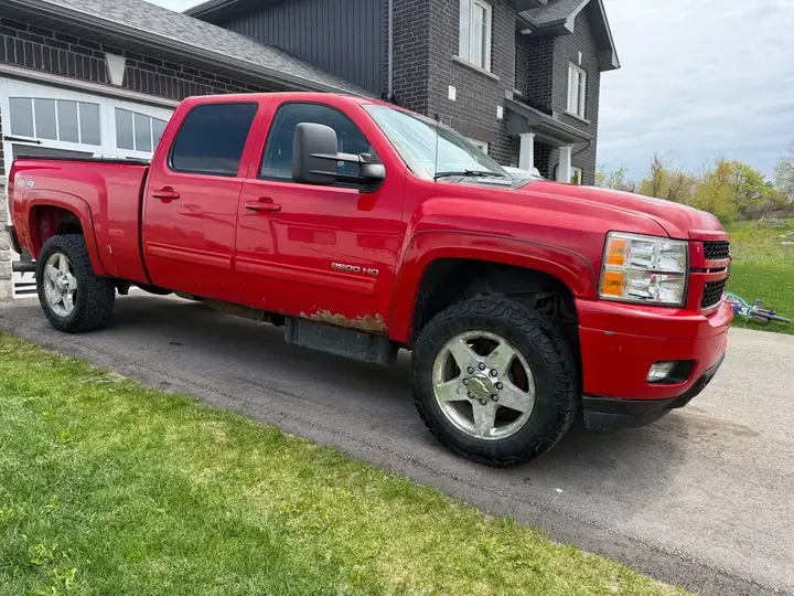 Chevrolet Silverado 2500 2011 photo 3