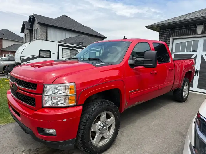 Chevrolet Silverado 2500 2011 photo 2