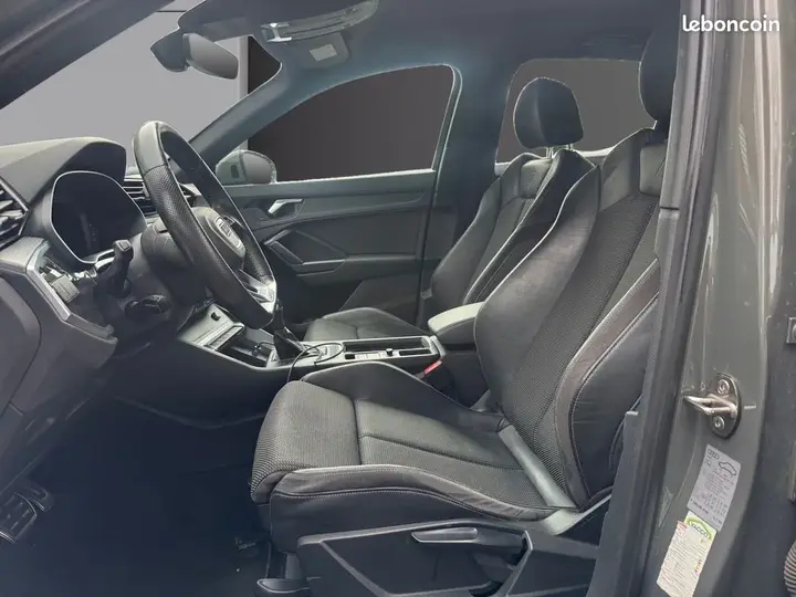 Audi Q3 2019 photo 2