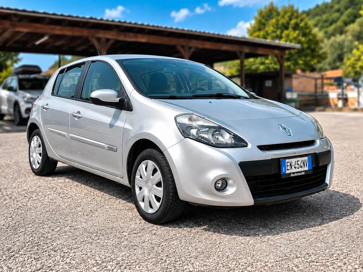 Renault Clio 2012 photo 2