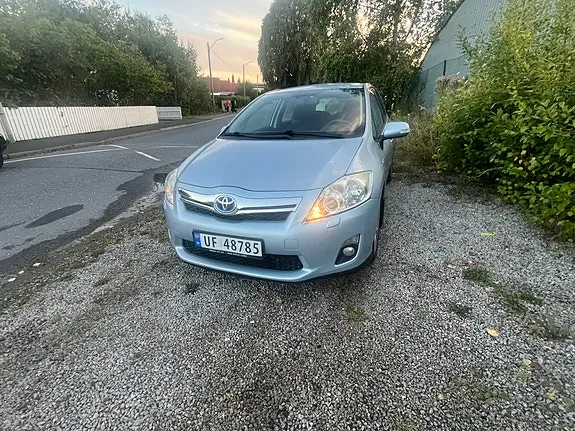 Toyota Auris 2011 photo 2