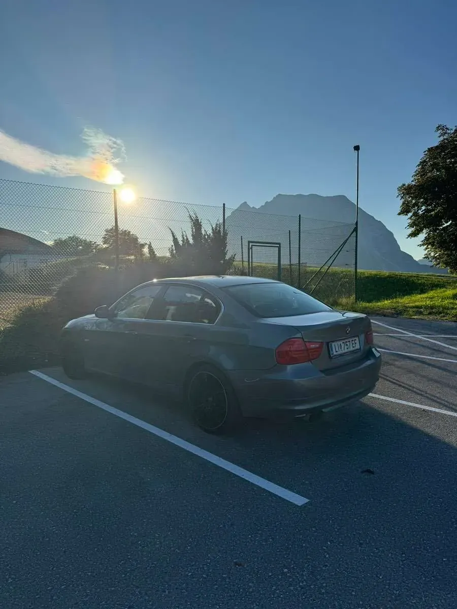 BMW 3Er-Reihe 325I 2009 photo 2