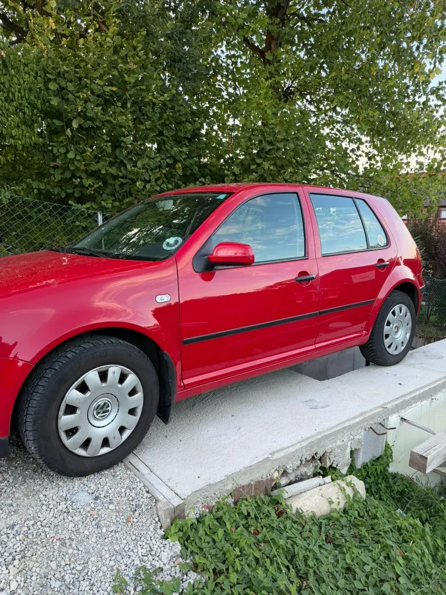 Volkswagen Golf 2002 photo 2