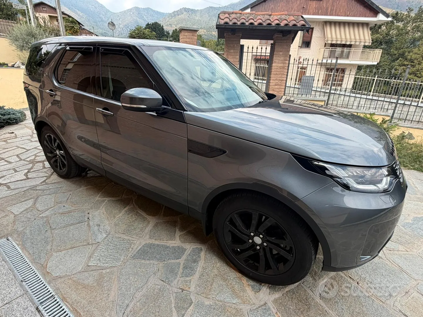 Land Rover Discovery 2018 photo 3