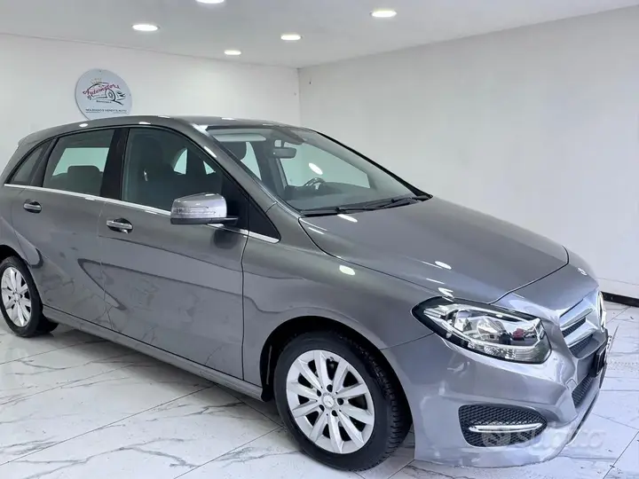 Mercedes-Benz B 180 2016 photo 2