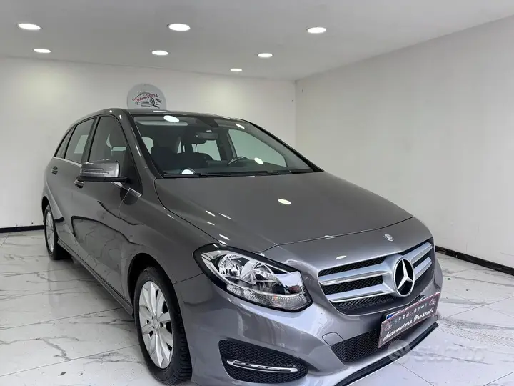Mercedes-Benz B 180