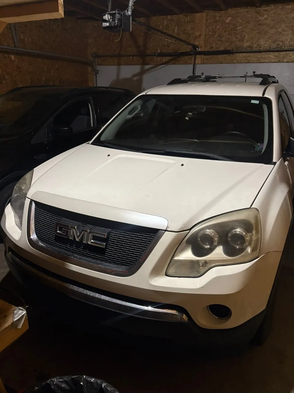 GMC Acadia 2010 photo 2