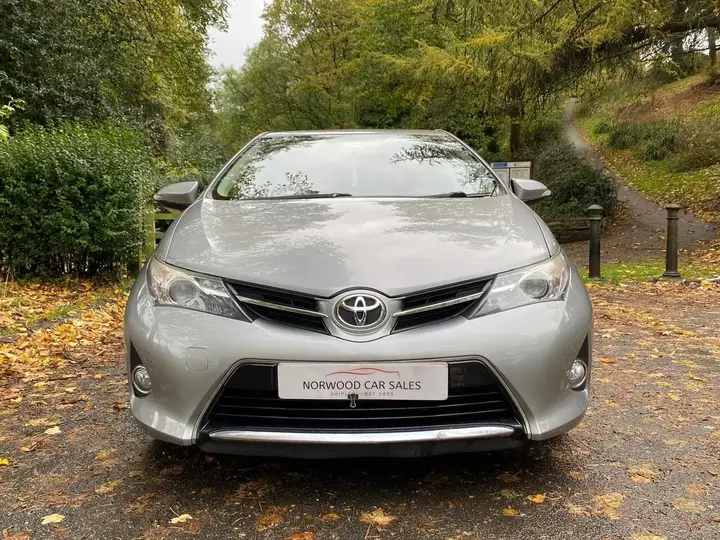 Toyota Auris 2013 photo 2