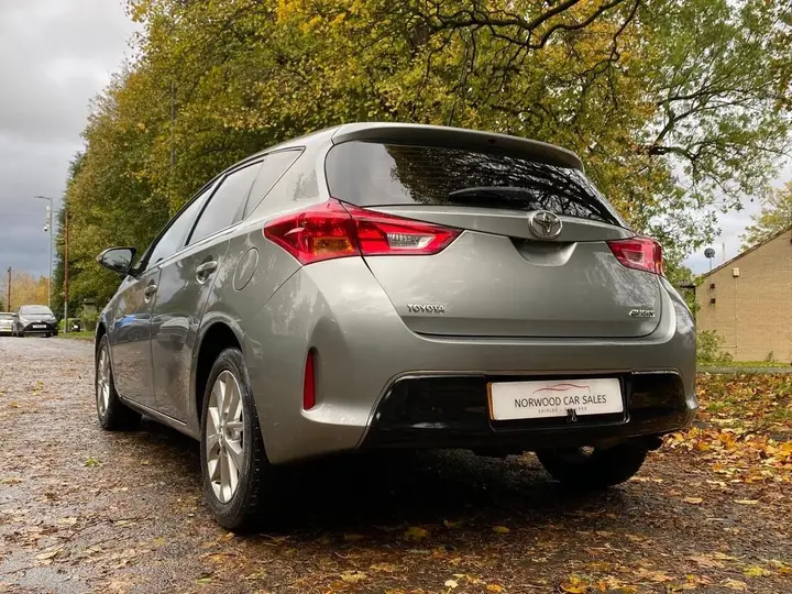 Toyota Auris 2013 photo 4