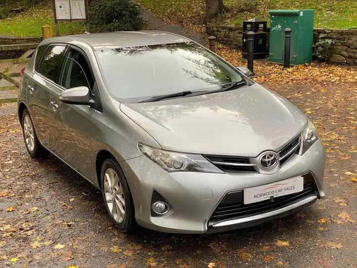Toyota Auris 2013 photo 5
