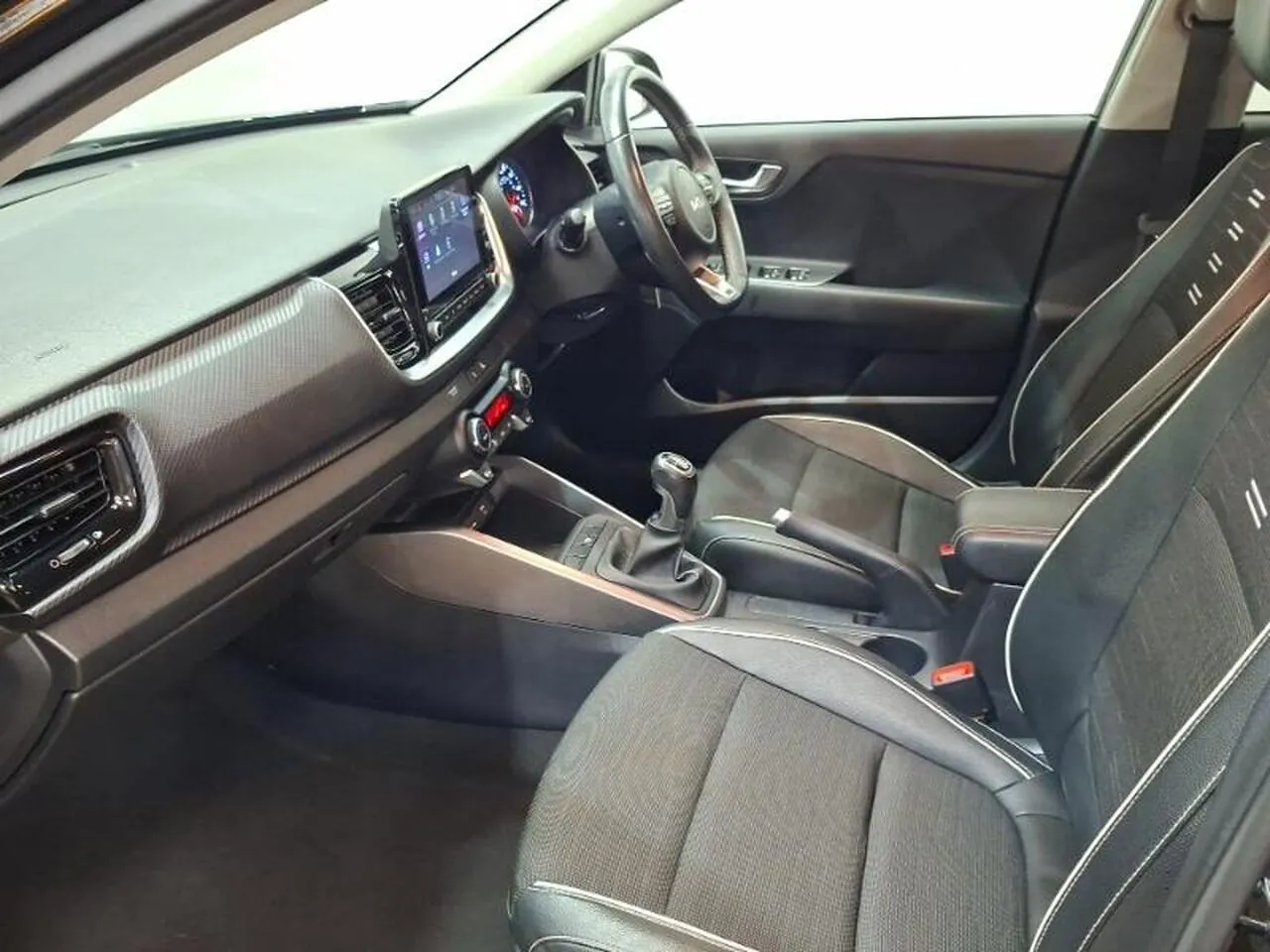 Kia Stonic 2023 photo 5