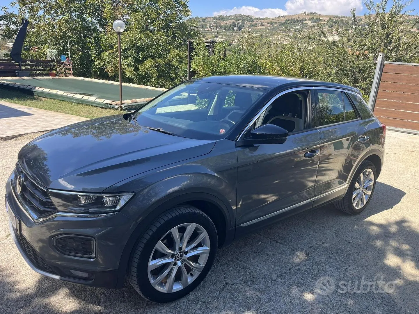 Volkswagen T-Roc 2019 photo 2