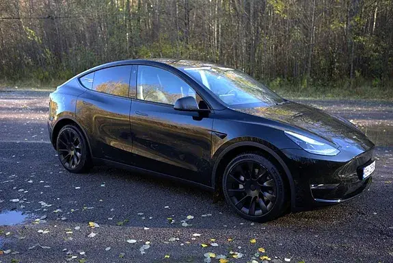 Tesla Model Y 2023 photo 4