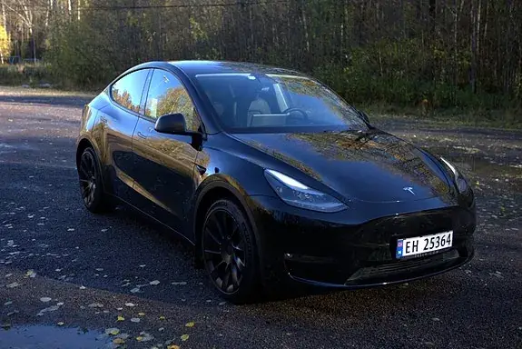 Tesla Model Y 2023 photo 3
