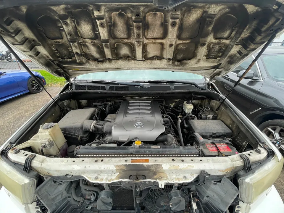 Toyota Sequoia 2010 photo 5