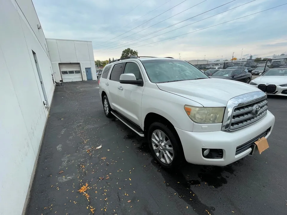 Toyota Sequoia 2010 photo 3