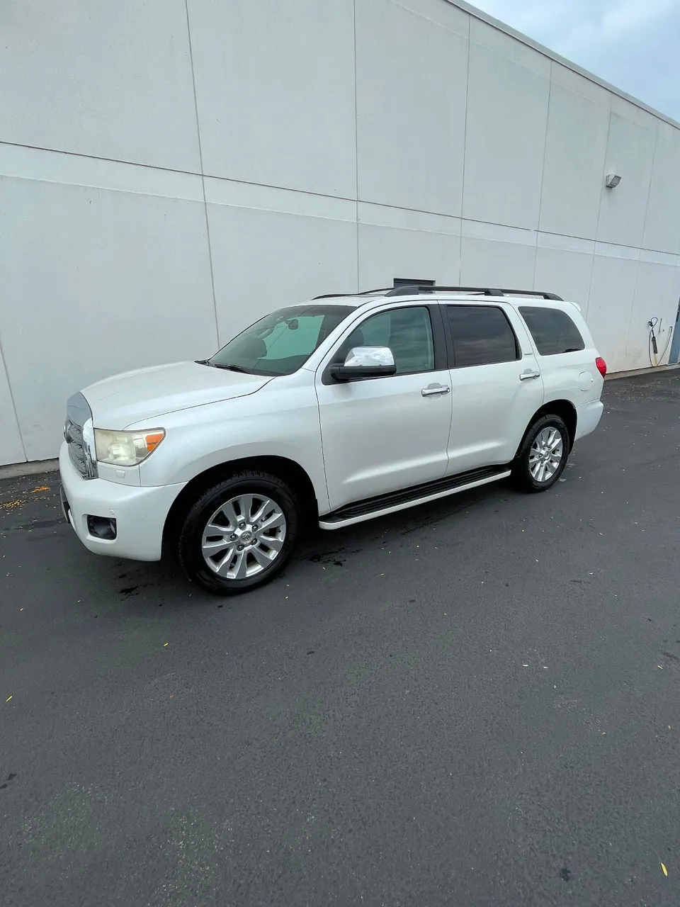 Toyota Sequoia 2010 photo 2