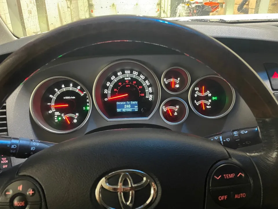 Toyota Sequoia 2010 photo 4