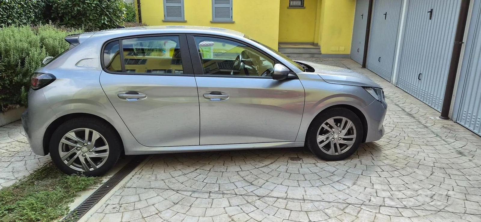 Peugeot 208 2019 photo 3