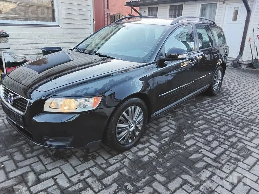 Volvo V50 2012 photo 2