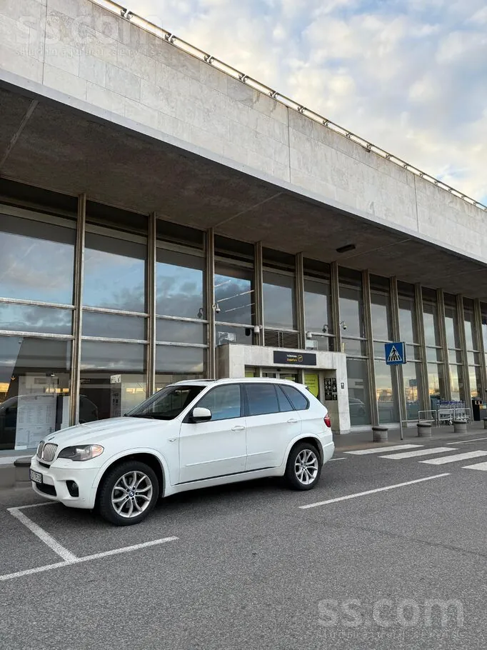 BMW X5 2010 photo 2