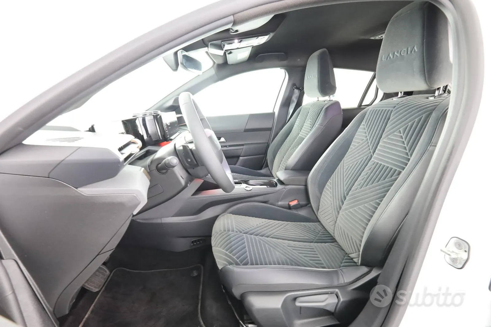 Lancia Ypsilon 2024 photo 2