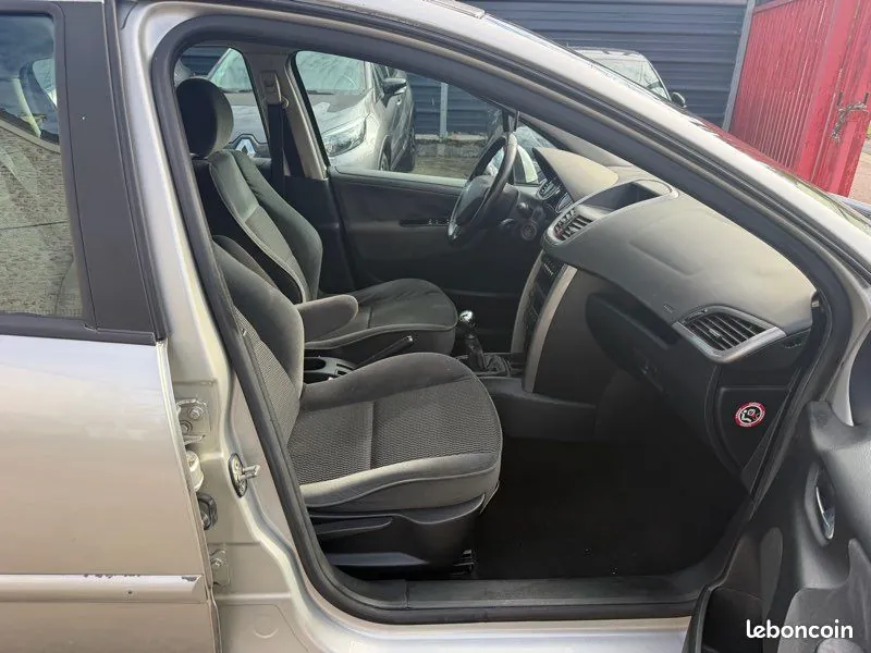 Peugeot 207 2006 photo 5