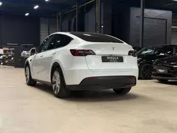 Tesla Model Y 2023 photo 2