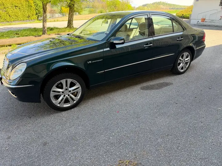 Mercedes-Benz E-Class 2002 photo 3