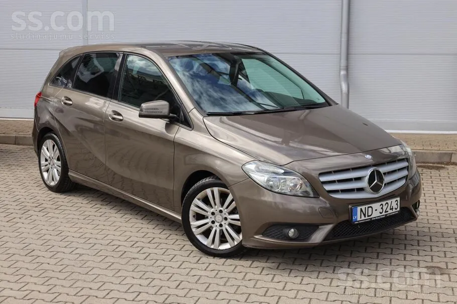 Mercedes-Benz B180 2012 photo 3