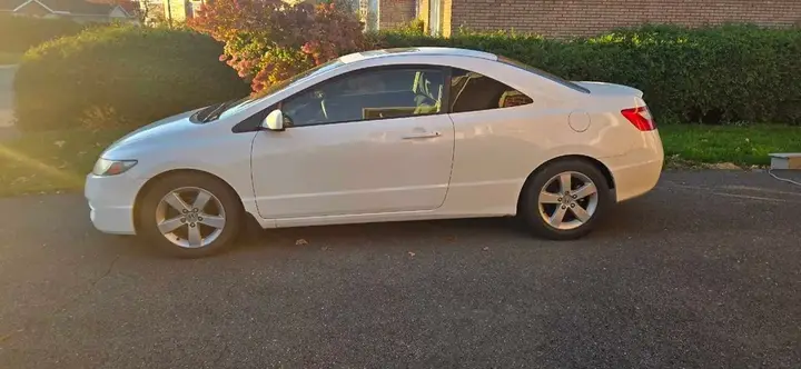 Honda Civic 2011 photo 2