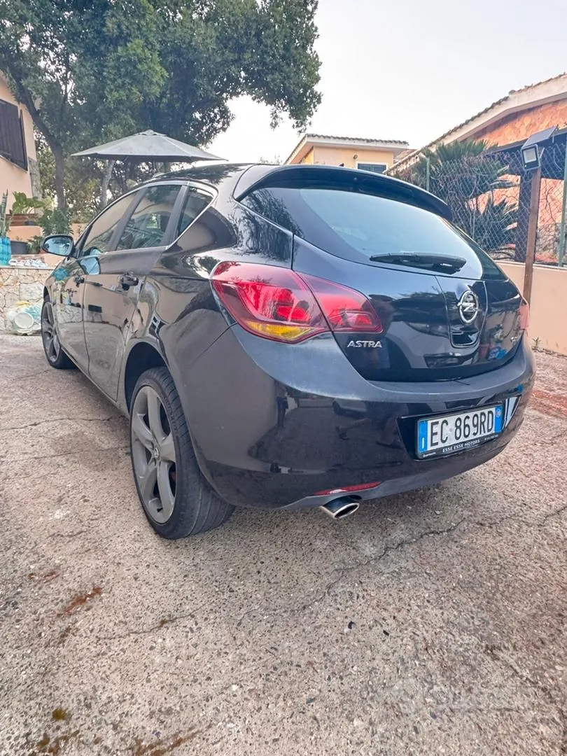 Opel Astra 2010 photo 3
