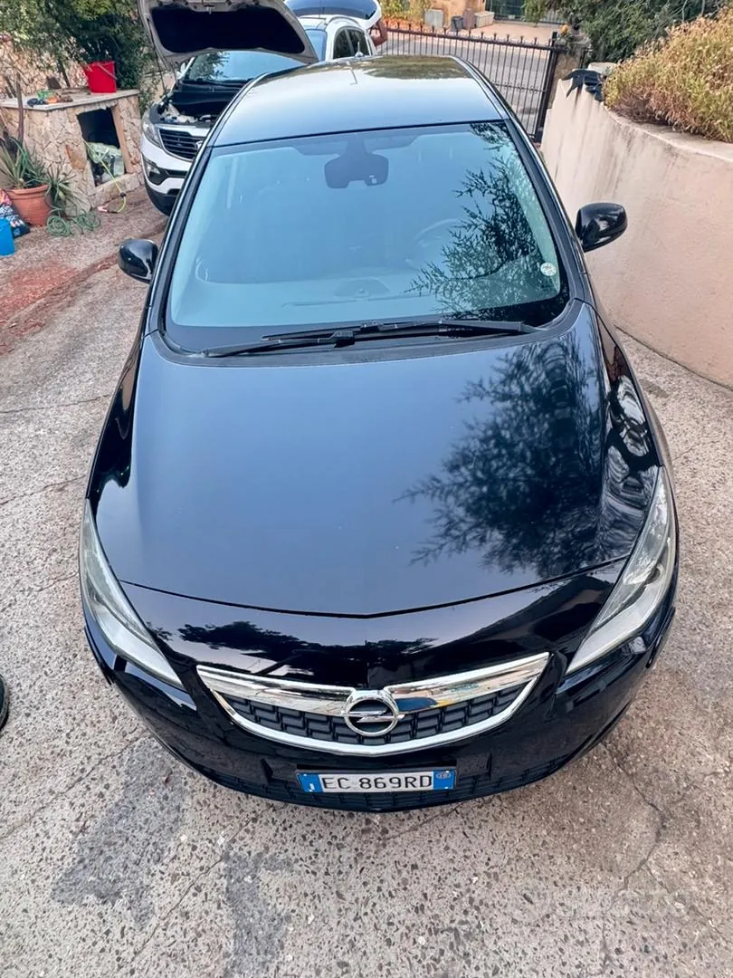 Opel Astra 2010 photo 4