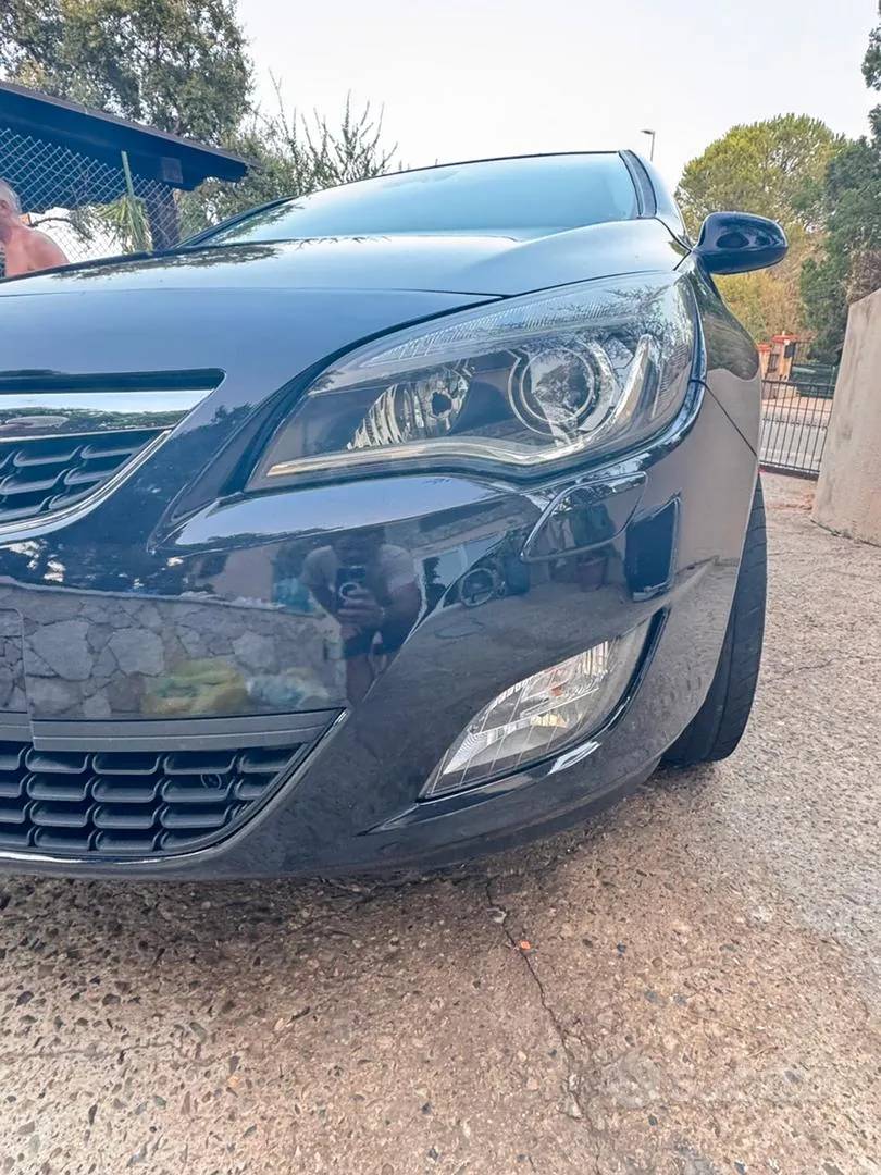 Opel Astra 2010 photo 2