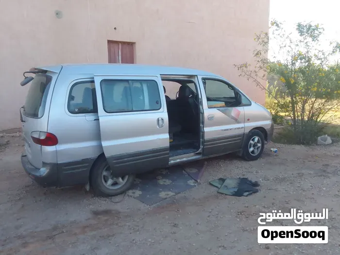 Hyundai H1 Gl Plus 2004 photo 2