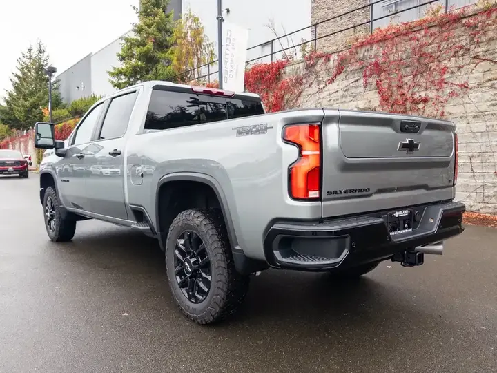 Chevrolet Silverado 3500 2026 photo 3