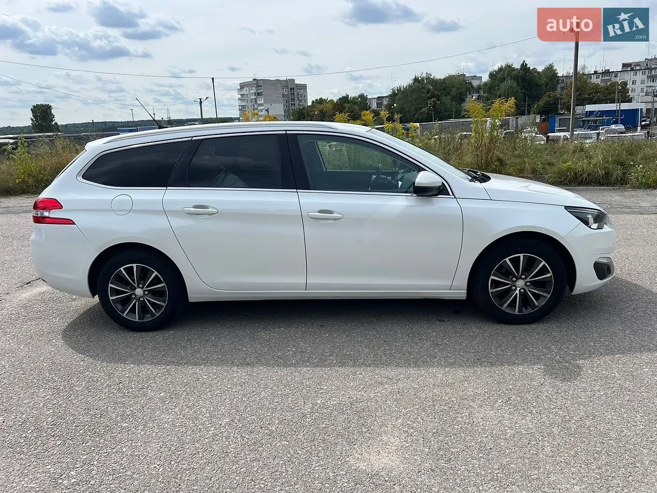 Peugeot 308 2015 photo 2