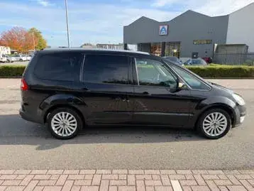 Ford Galaxy 2012 photo 4
