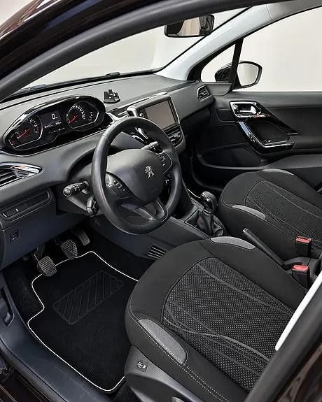 Peugeot 208 2012 photo 3