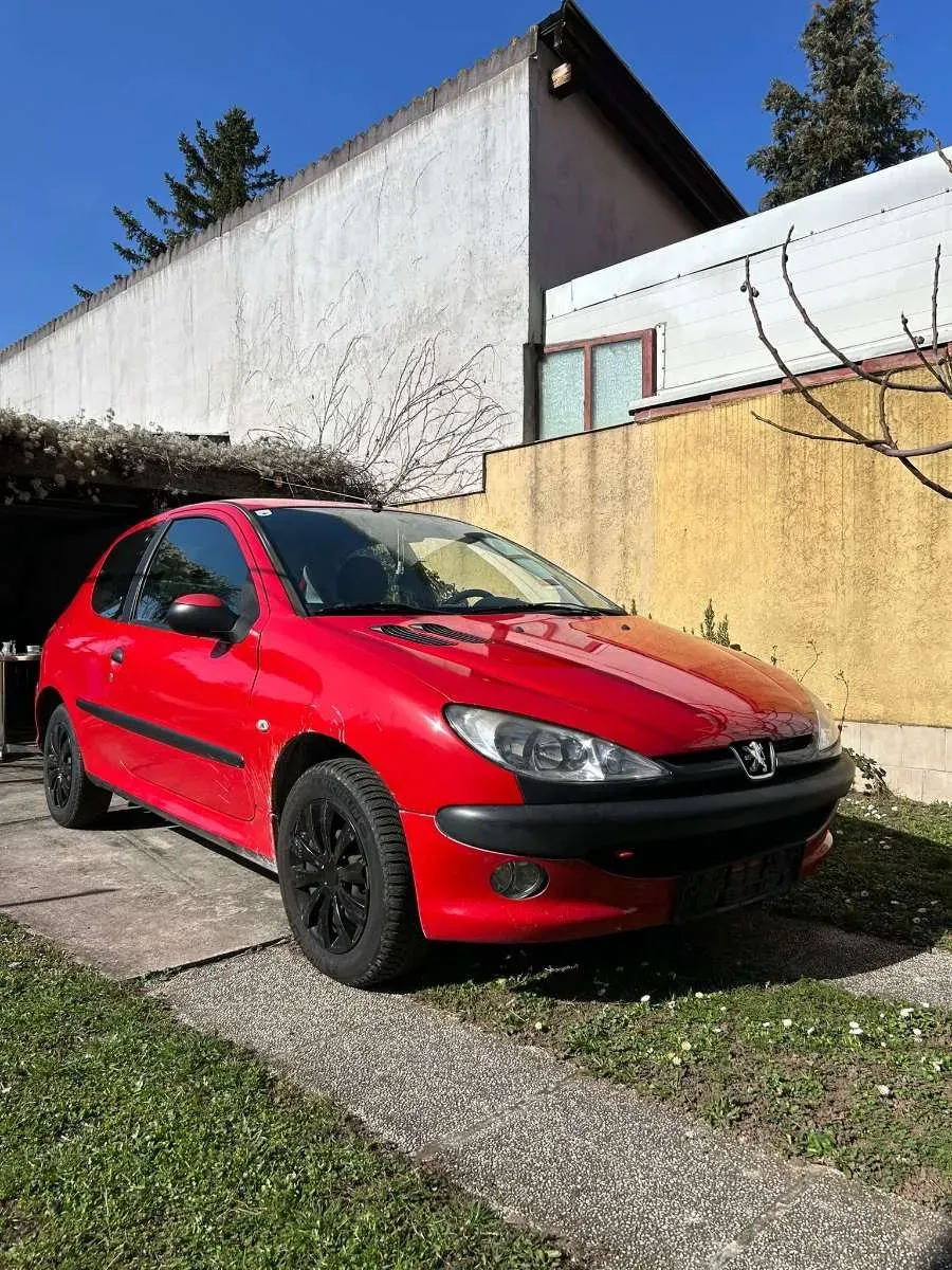 Peugeot 206 2008 photo 2
