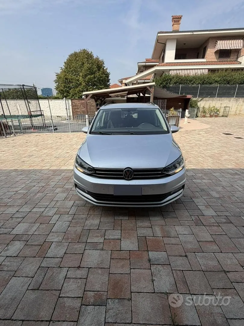 Volkswagen Touran 2016 photo 2