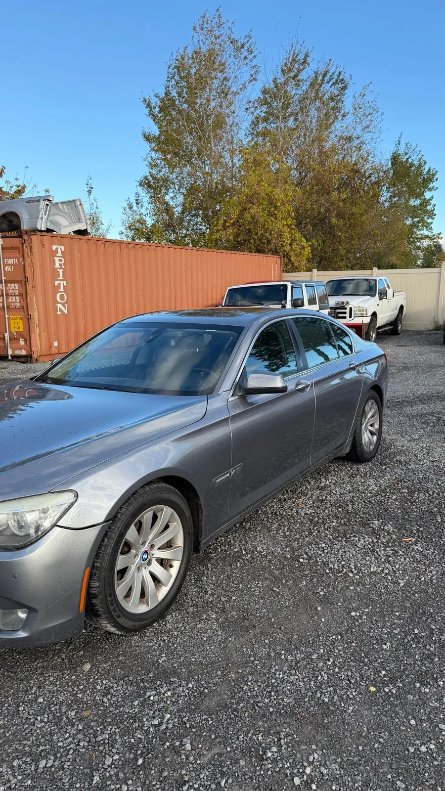 BMW 7 Series 2011 photo 2