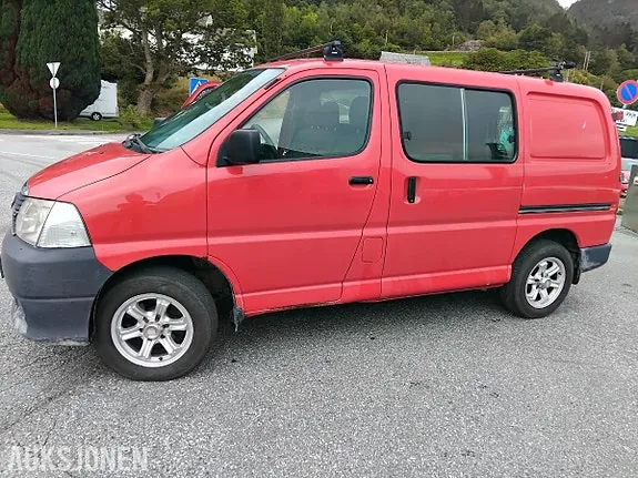 Toyota Hiace 2009 photo 4