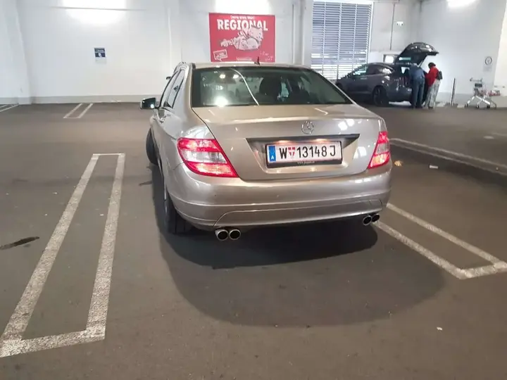 Mercedes-Benz C-Class 2009 photo 2